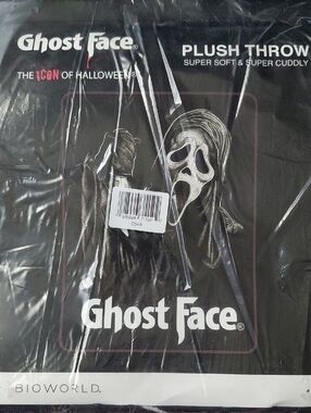 Bioworld Ghost Face Black Plush Throw